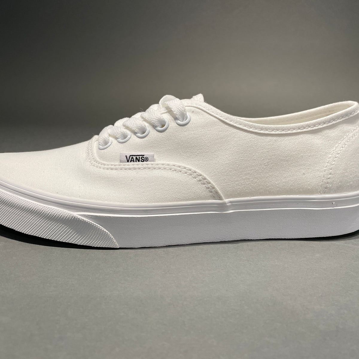 Vans Authentic ‘True White’ Shoe Size 9 Vans Authentic Unisex/Adult shoe size Men 9/Women 10.5  main image 2