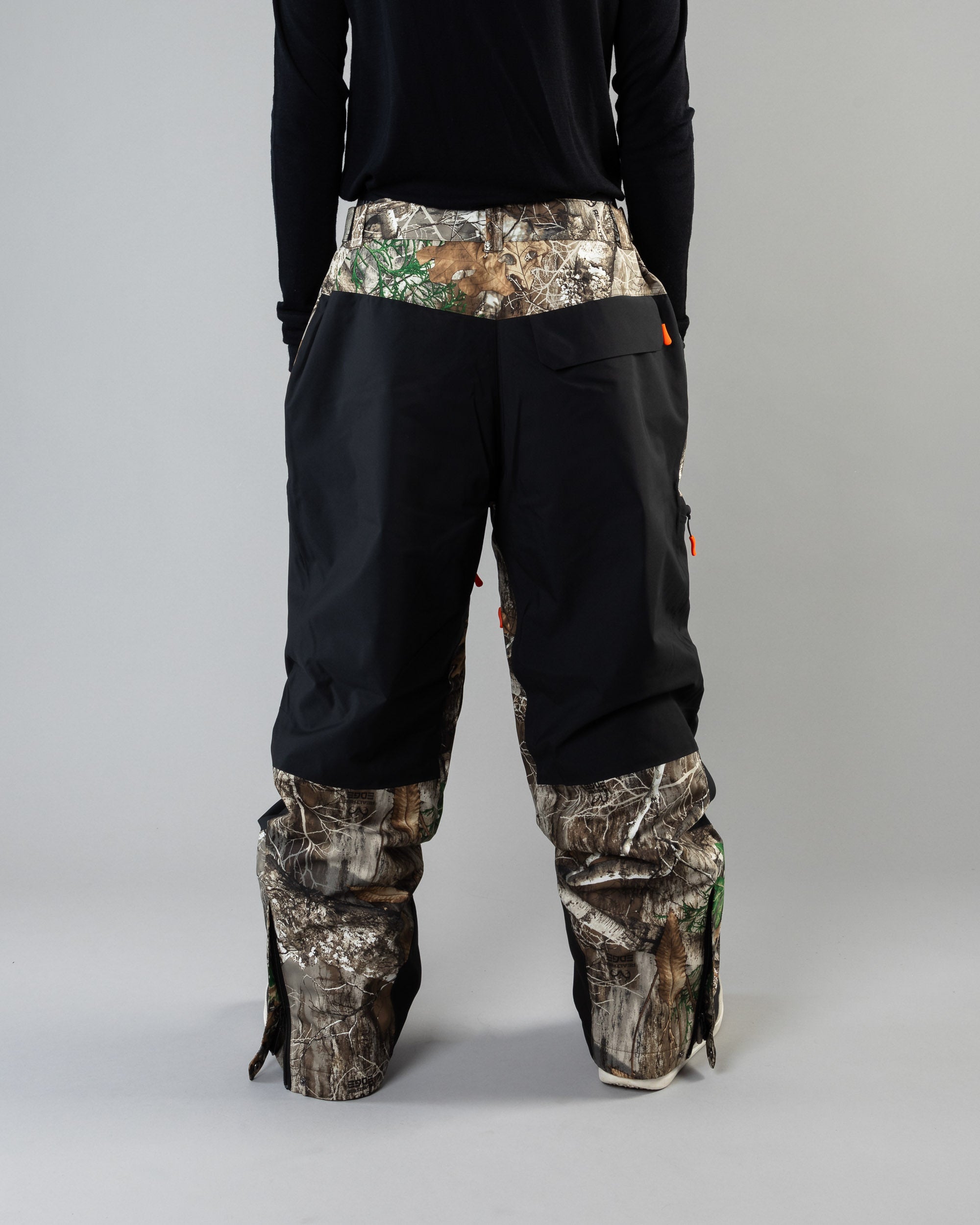 Beyond Medals Zip Pants 2L (Real Tree) – Milo Snow and Skate Beyond Medals Zip Pants 2L (Real Tree) – Milo Snow and Skate
